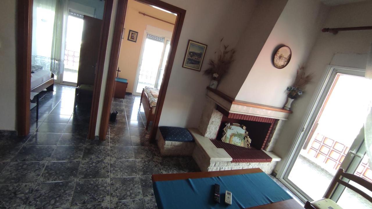 Peristerianos Apartments Nea Skioni Chambre photo